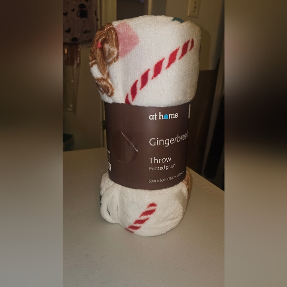 Gingerbread Lane Fleece set - Picture 4 of 6